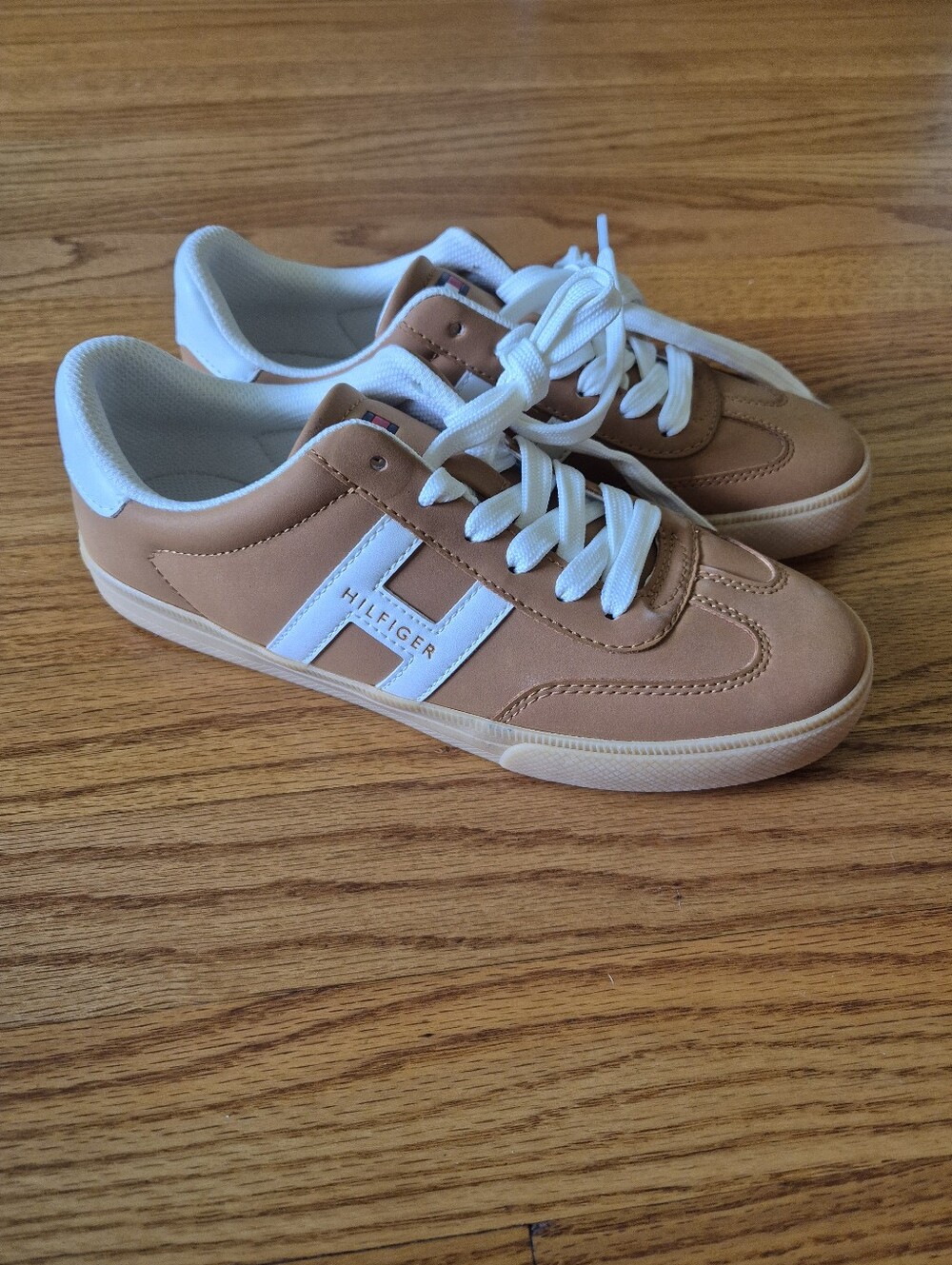 TOMMY HILFIGER Women's Maisie Low Profile Lace-Up Sneakers, Size 7,5 NWOB